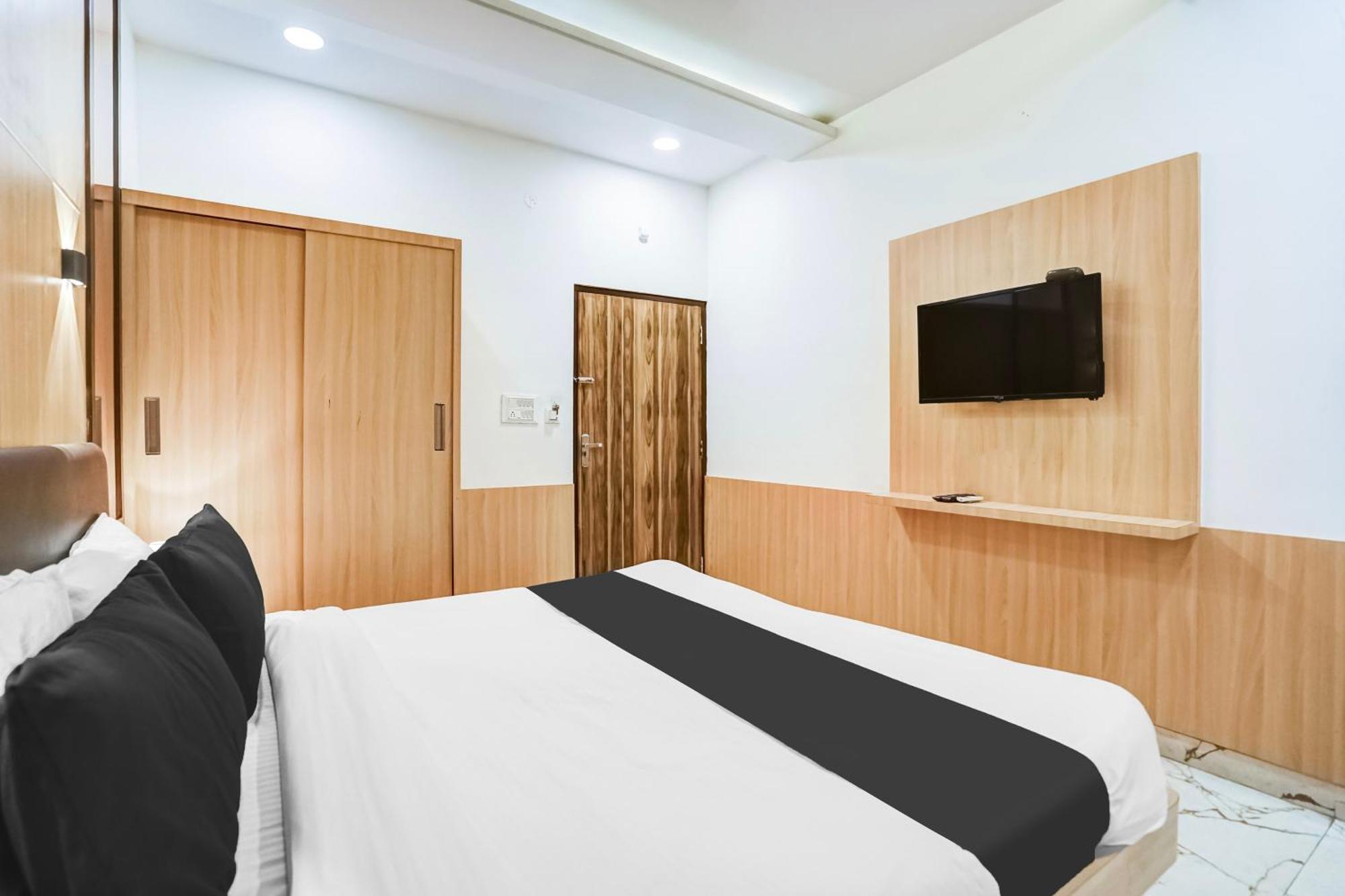 Super Townhouse Jagatpura Hotel Jaipur Buitenkant foto
